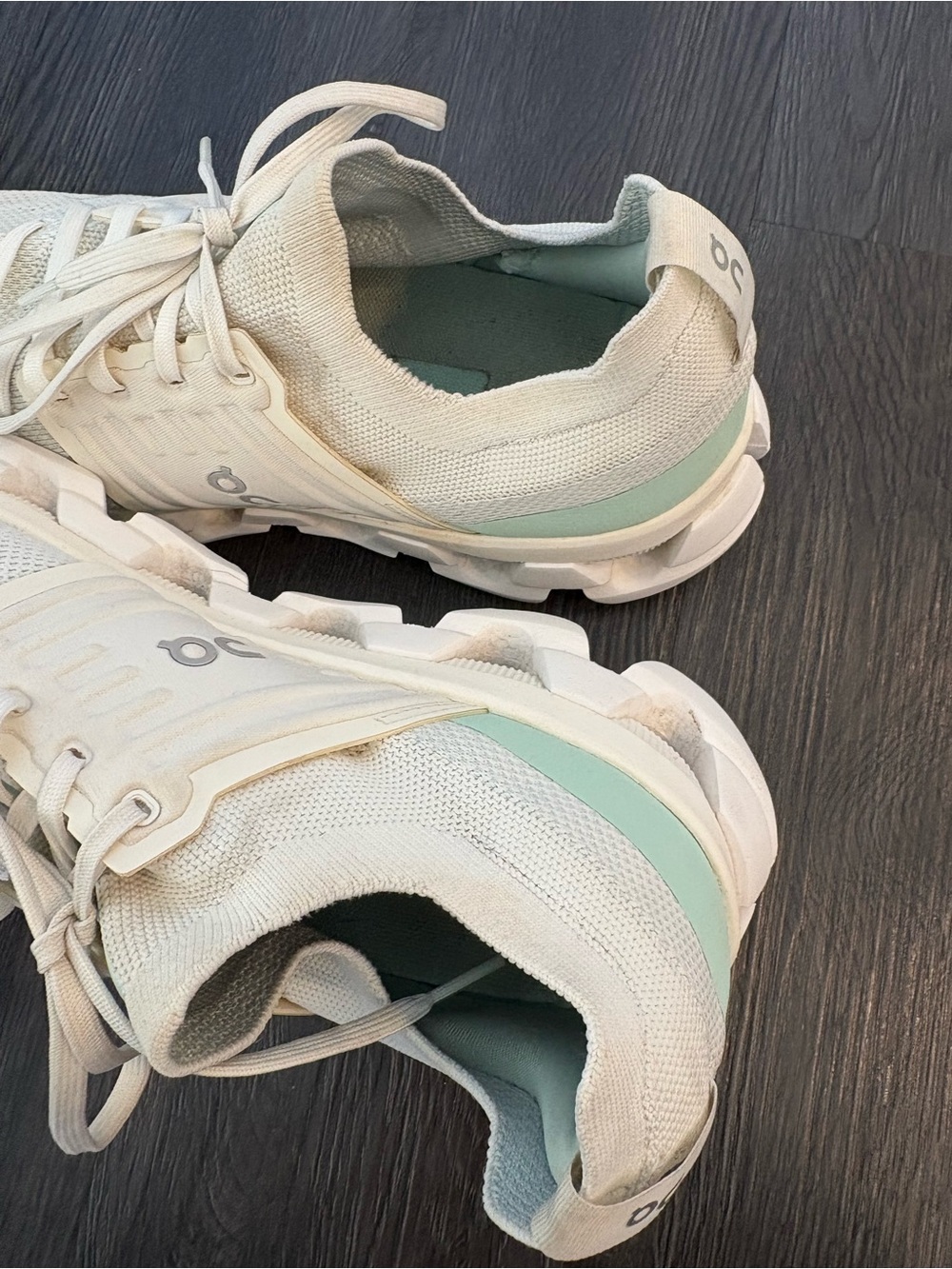 On Running Cloud Running Shoe in White with Mint Accents women’s 10.5 - Picture 12 of 15